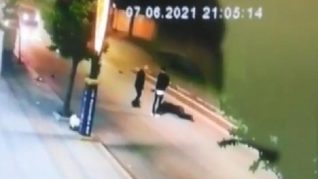 Motosikletinin üzerinden uçtu metrelerce sürüklendi