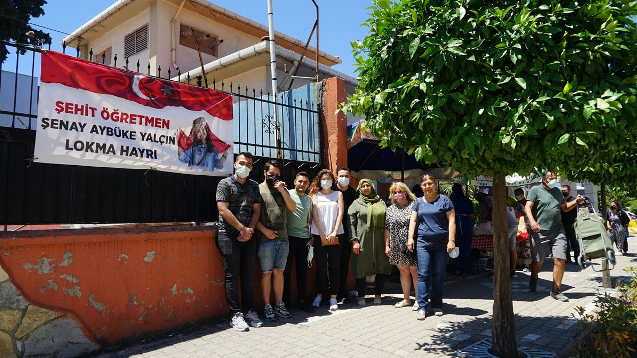 Şehit öğretmen Aybüke Yalçın mezun olduğu lisede anıldı