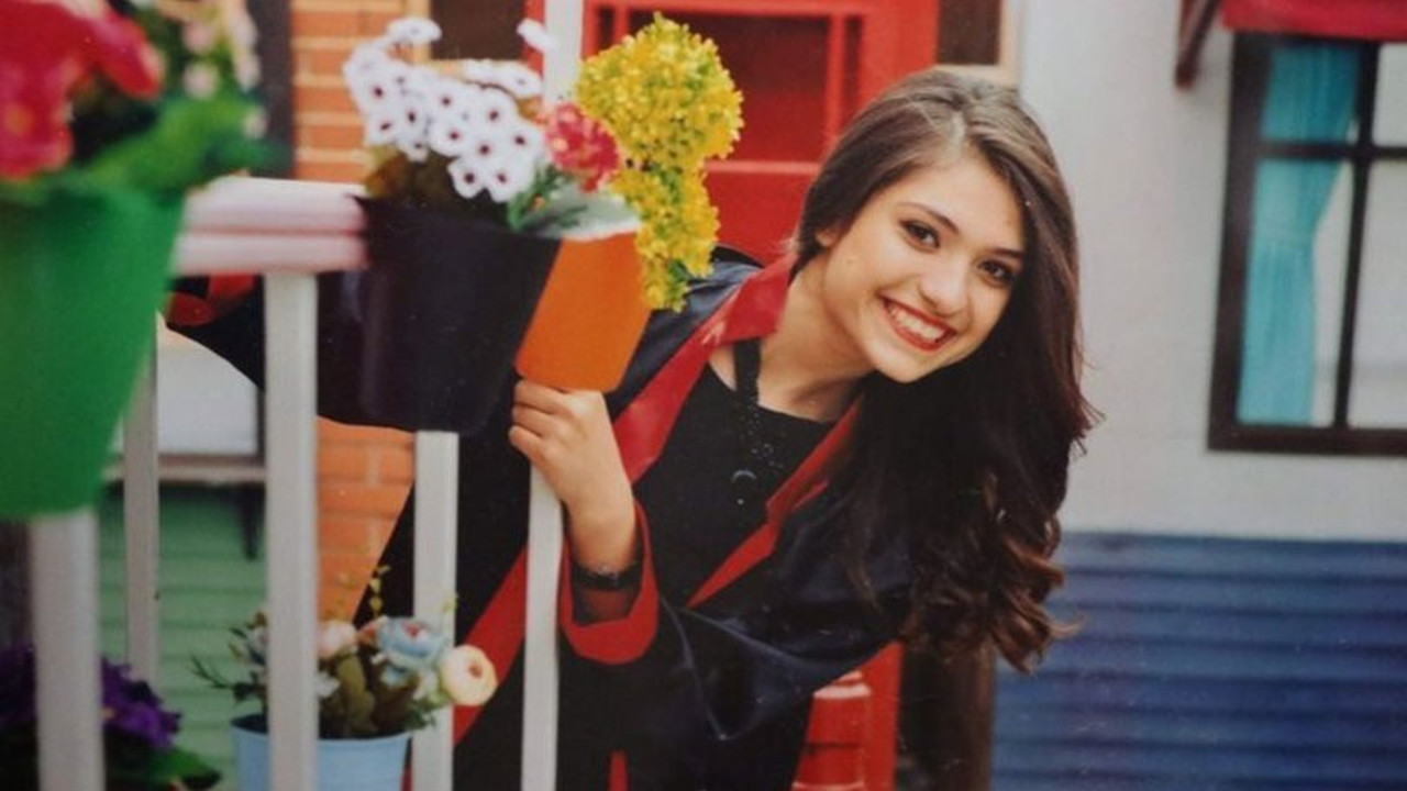 Hiç kimse Mağusa Limanı türküsünü şehit öğretmen Aybüke gibi okuyamadı