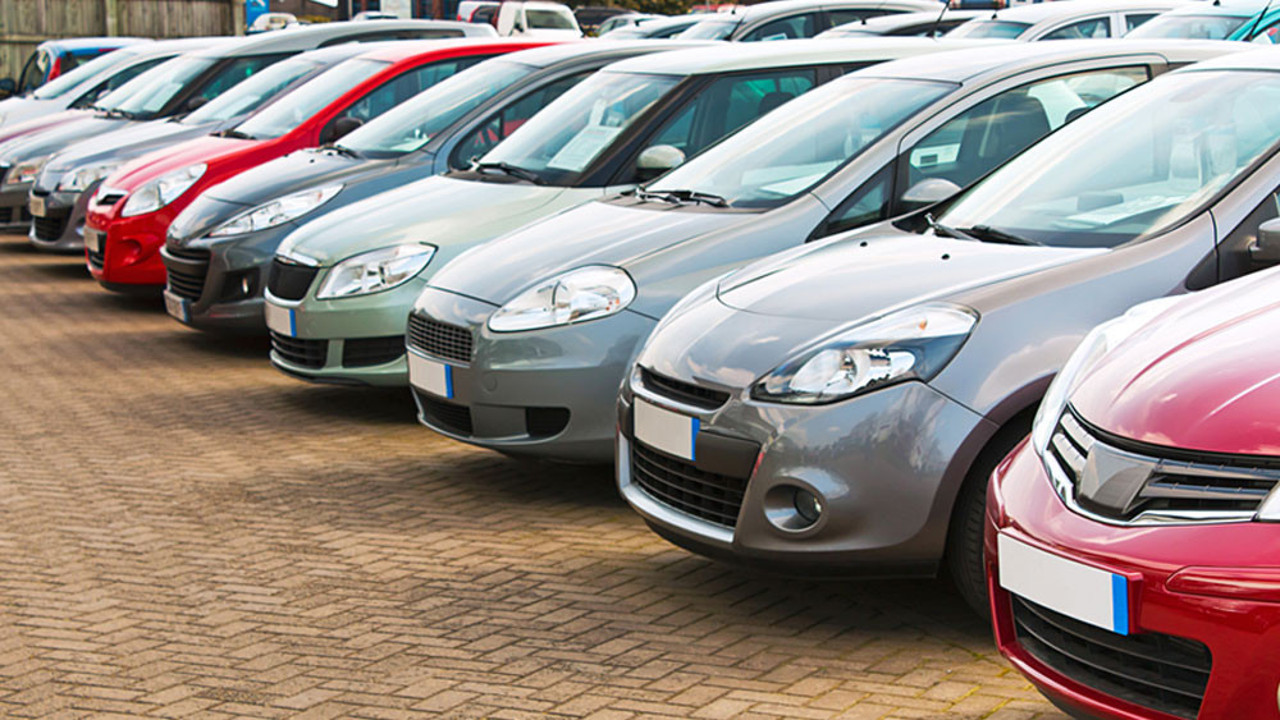 Yeni araba almak artık hayal. Fiyatların freni patladı