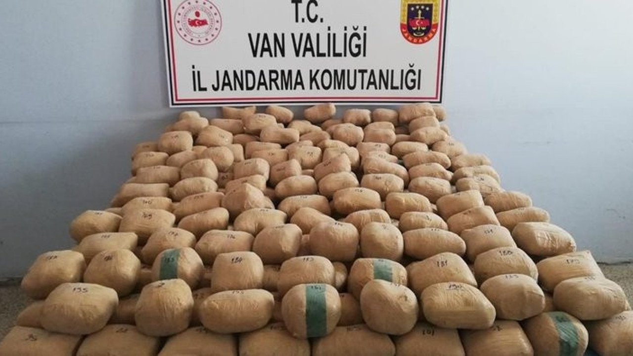 Van'da araziye gömülü yüzlerce kilo eroin bulundu
