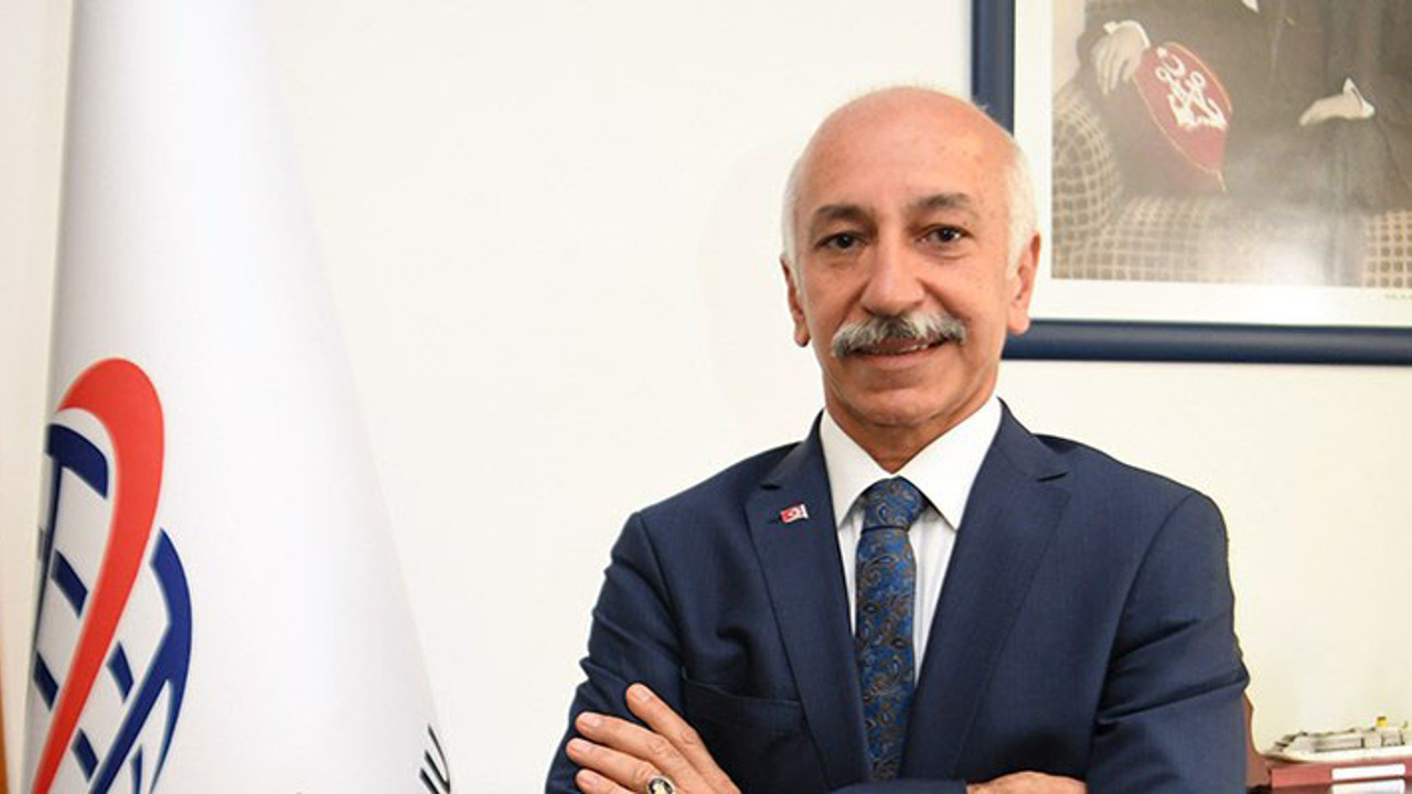 Bir bakan yardımcısına daha çift maaş kıyağı