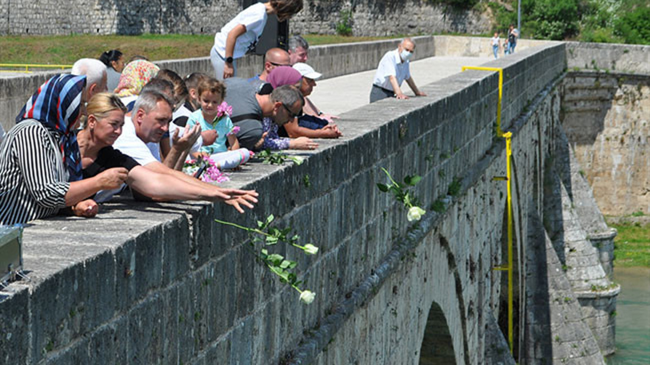 Bosna Savaşı’nda yakılarak katledilen üç binden fazla kurban anıldı