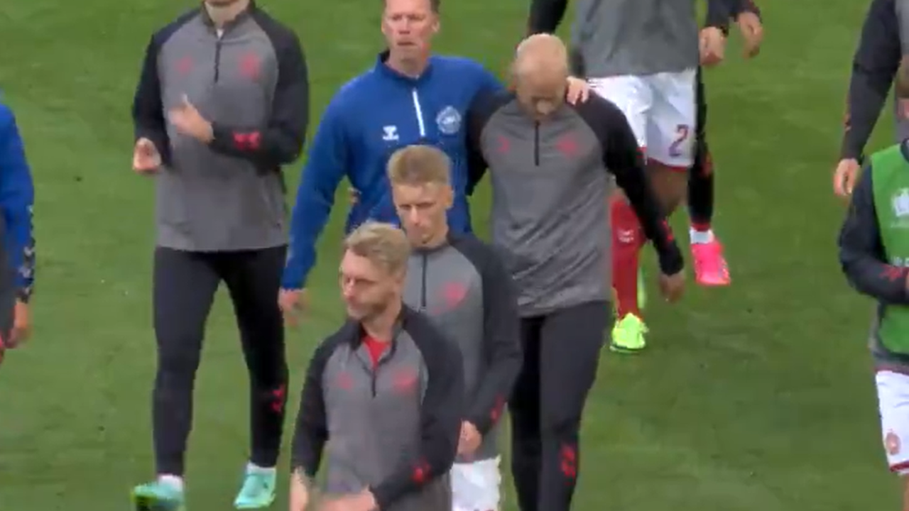 İşte budur. Finlandiyalı futbolcular Danimarka takımın böyle alkışladı