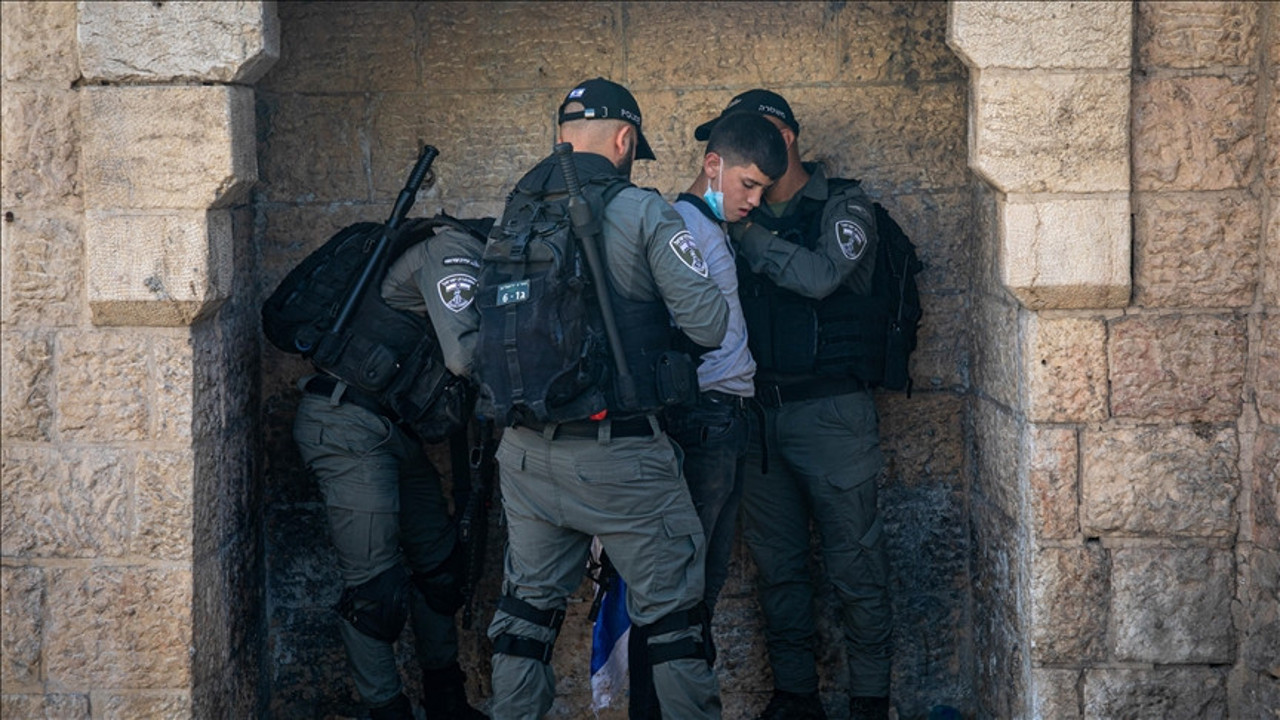 İsrail askerleri Batı Şeria'da top oynayan 3 çocuğu gözaltına aldı