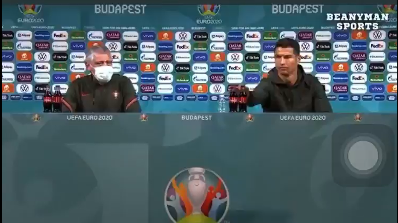 Ronaldo şişeleri görür görmez böyle tepki gösterdi