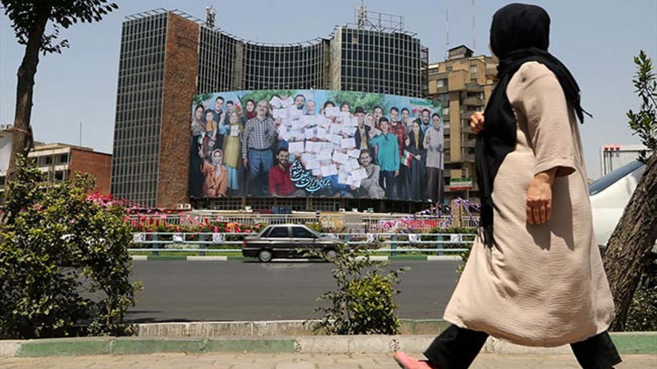 İran'da halk yarın sandık başına gidecek
