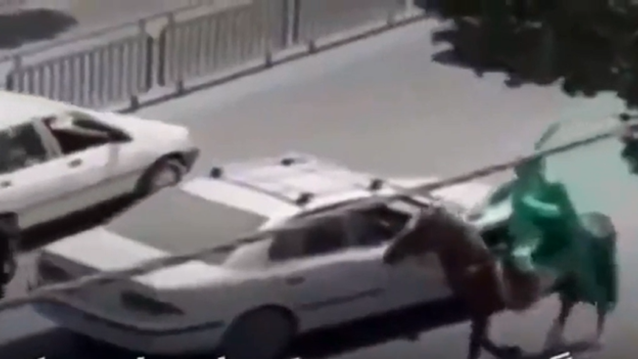 İran'da 'Mehdi' olduğunu iddia eden bir kişi sokakları birbirine kattı