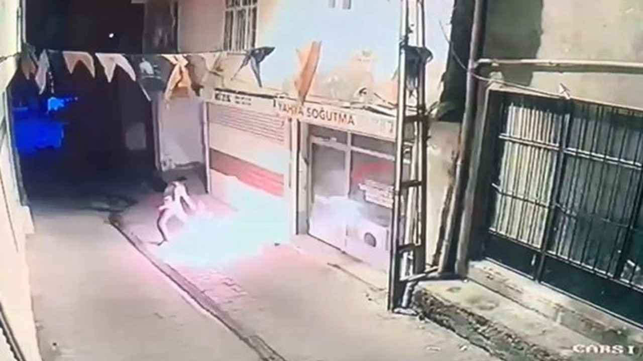 Diyarbakır Hani'de AKP ilçe binasına molotoflu saldırı