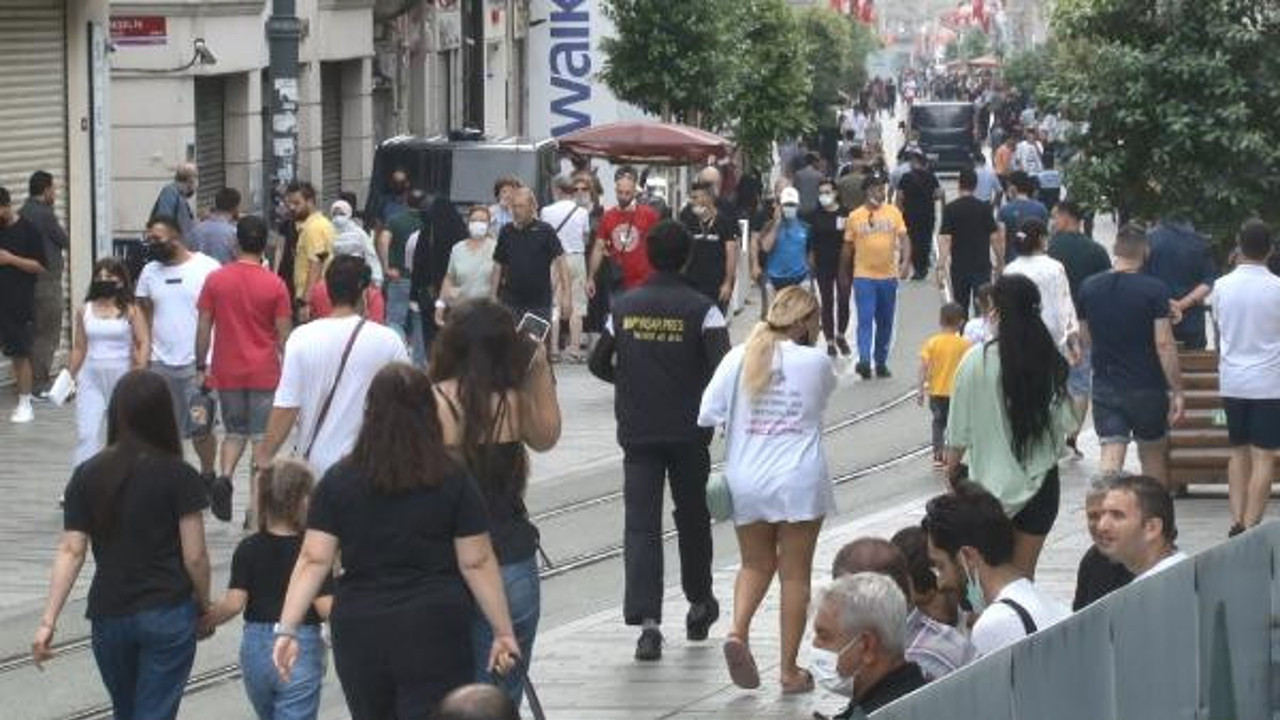 Taksim Meydanı turistlere kaldı