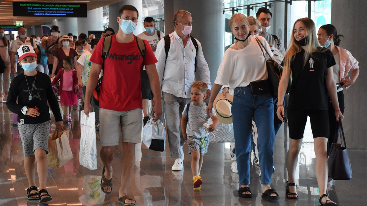 Rusya'dan ilk turist kafilesi Muğla'ya indi