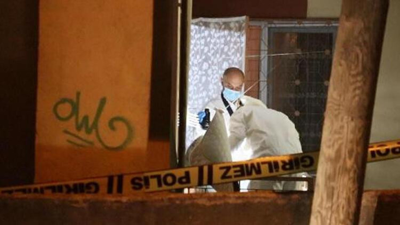 Annesini öldürüp çuval içinde balkona koydu