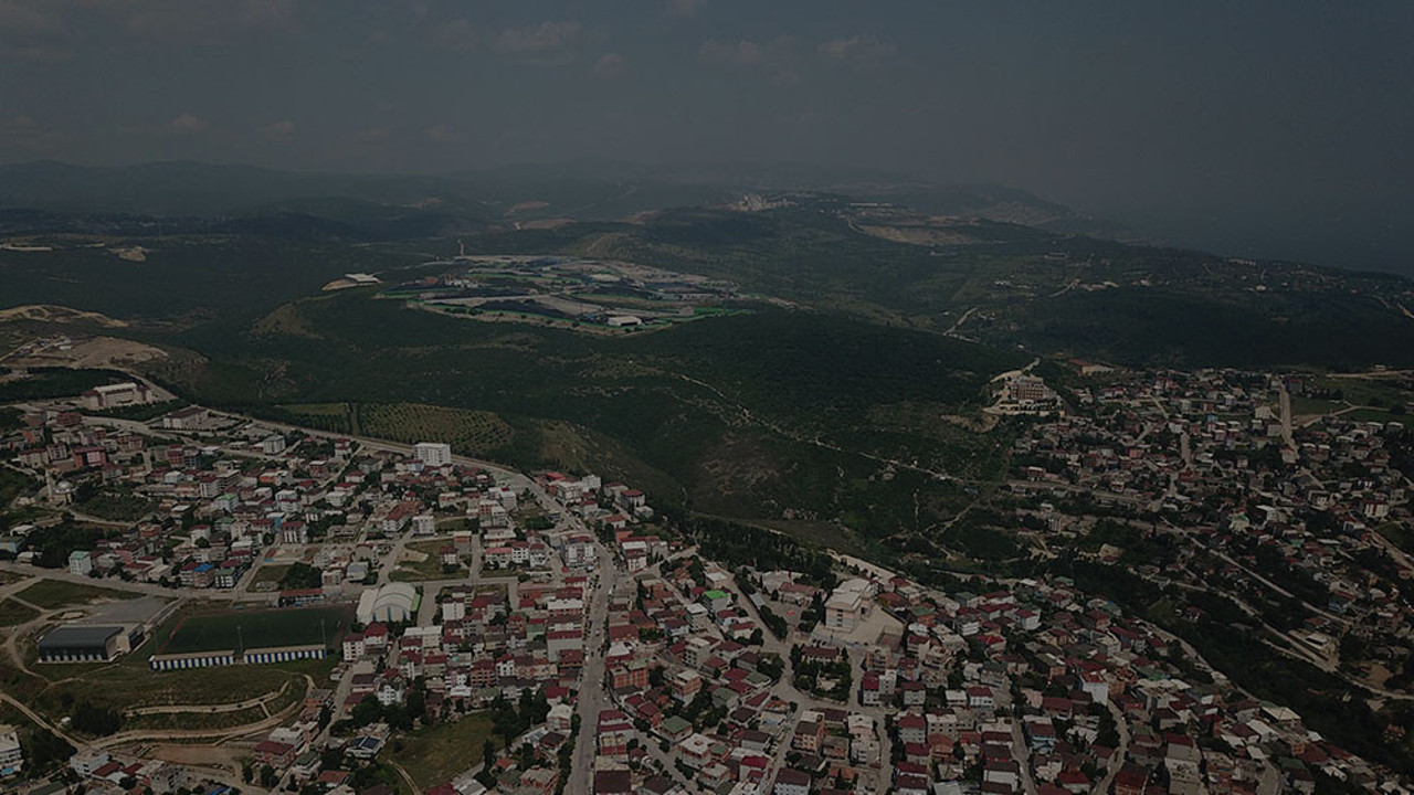 İlçenin üzerini kapladı. Bölge halkı endişeli bekleyiş içerisinde