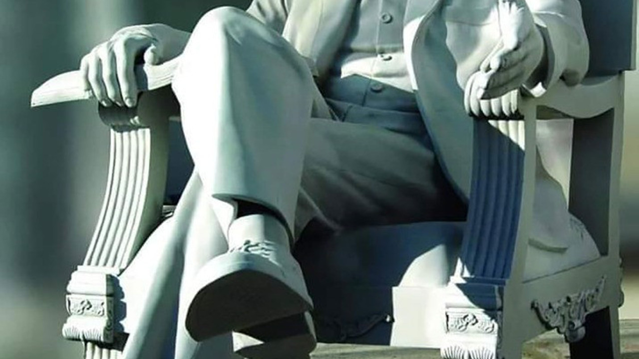 Atatürk heykeliyle heykel böyle yapılır dedirtti. Günlerdir konuşulan heykeltıraştan Yeniçağ bomba açıklamalar