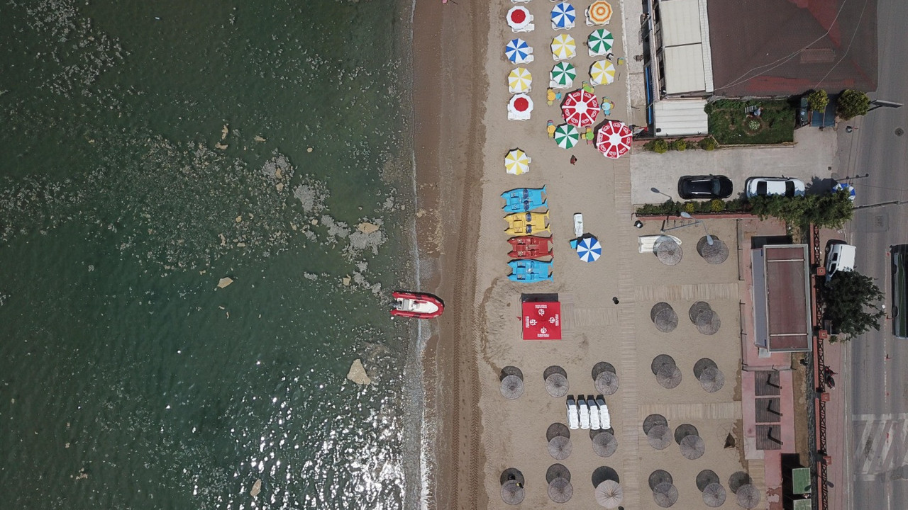 Darıca'da müsilaja rağmen denize böyle girdiler