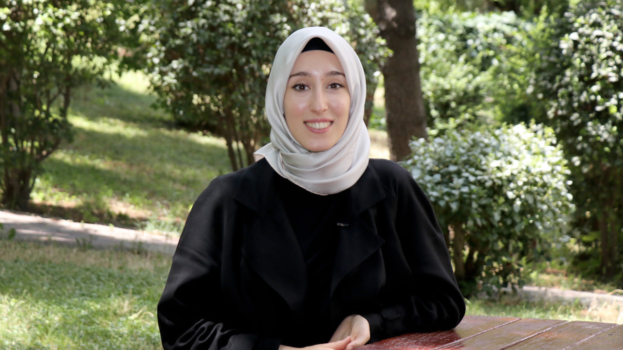 AKP'li vekil sosyal medya fenomenine fena yakalandı. Sayfası boş çıktı