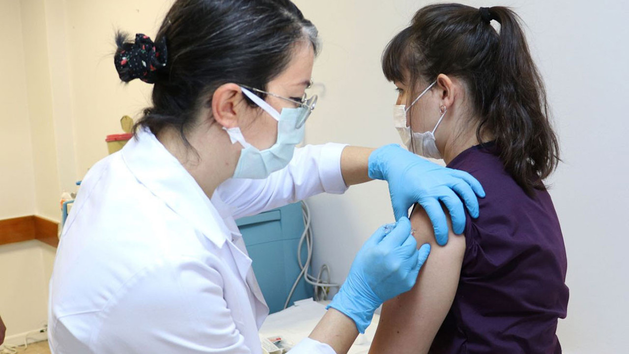 Kamu çalışanlarına aşı zorunluluğu. Bildirim için süre verildi