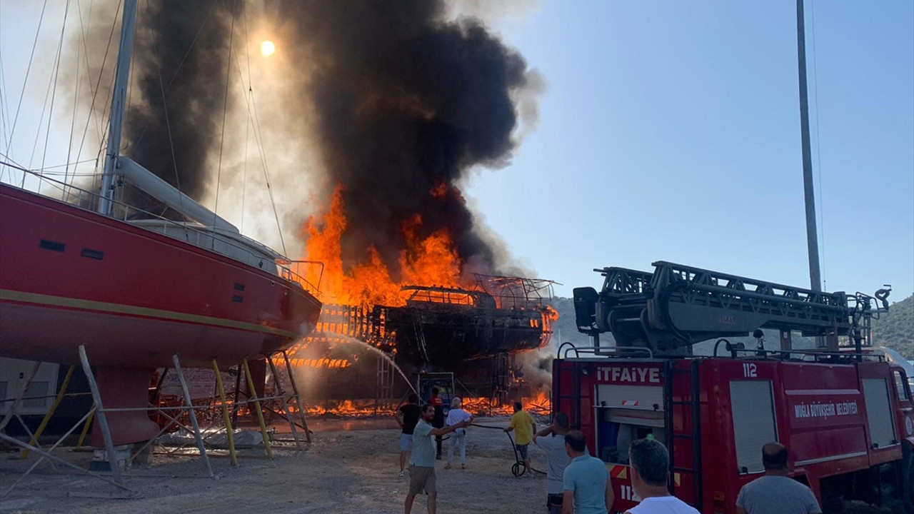 Marmaris’te cayır cayır yanan tekne Veyis Ateş’in mi?