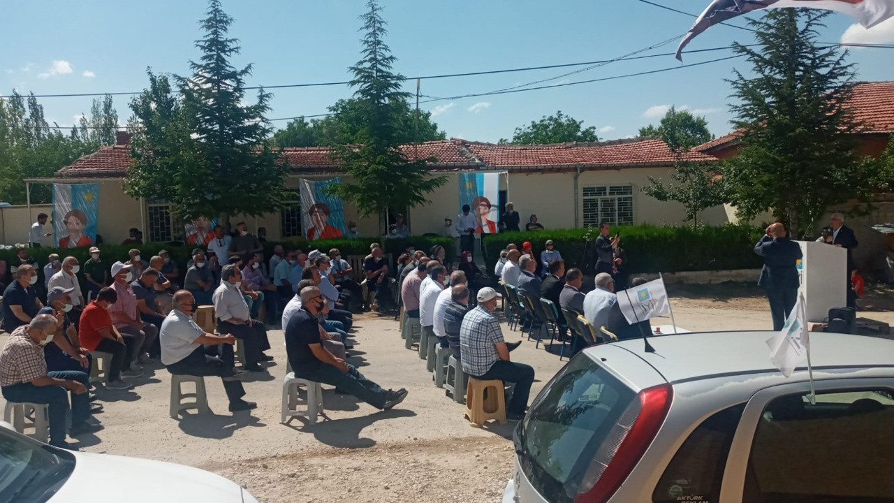 Konya Kadınhanı ilçesinde 100 AKP'li üye İYİ Parti’ye katıldı.