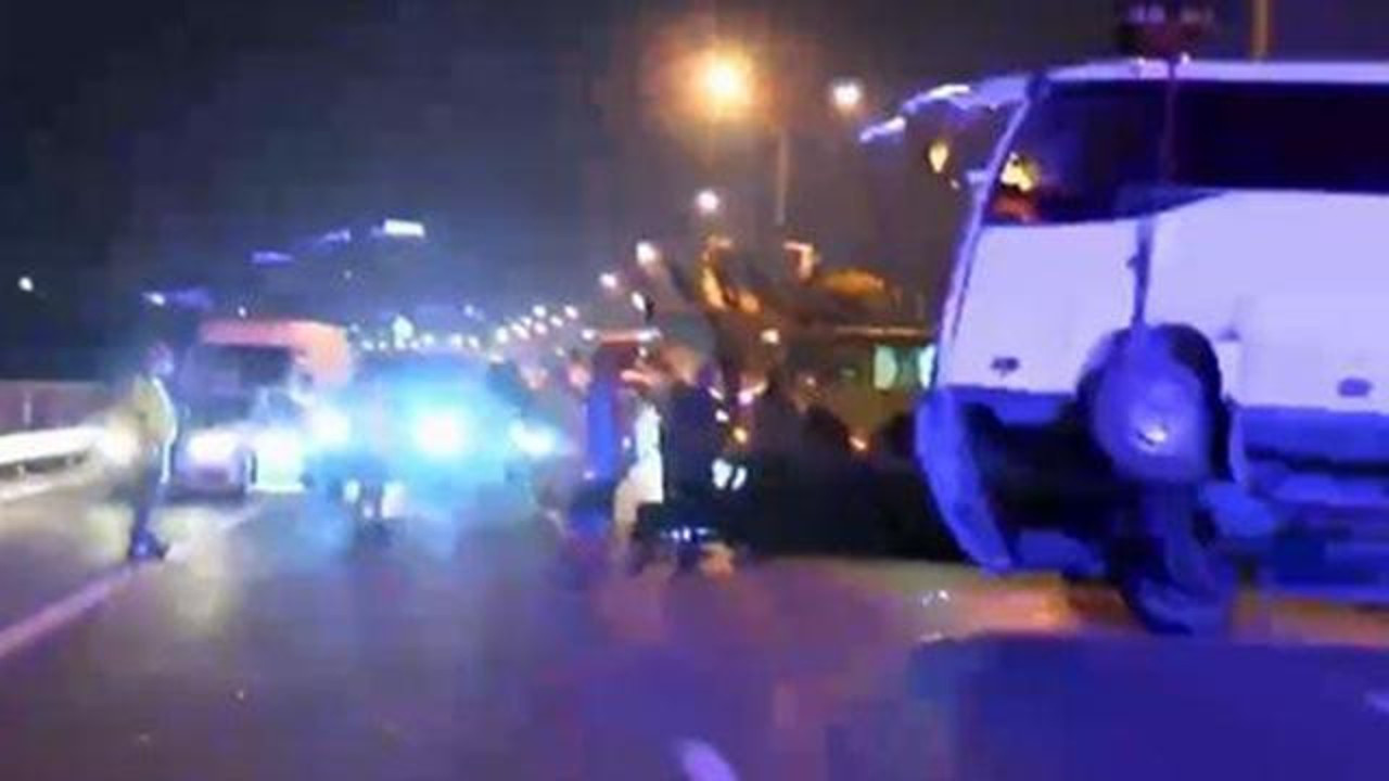 TEM'de midibüs devrildi