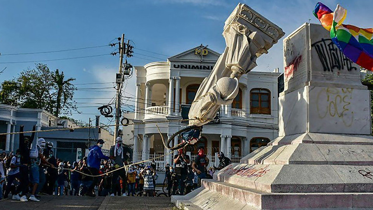 Kristof Kolomb’un adını verdiği ülkede heykelini böyle devirdiler