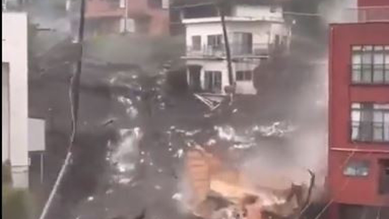 Felaketi seyreden dondu kaldı