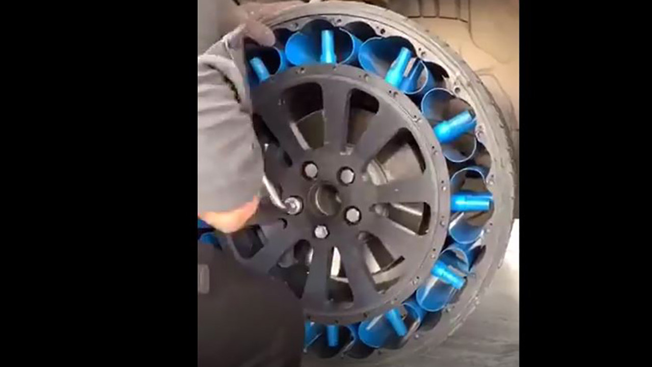 Bu lastikler patlamıyor ve havaları inmiyor