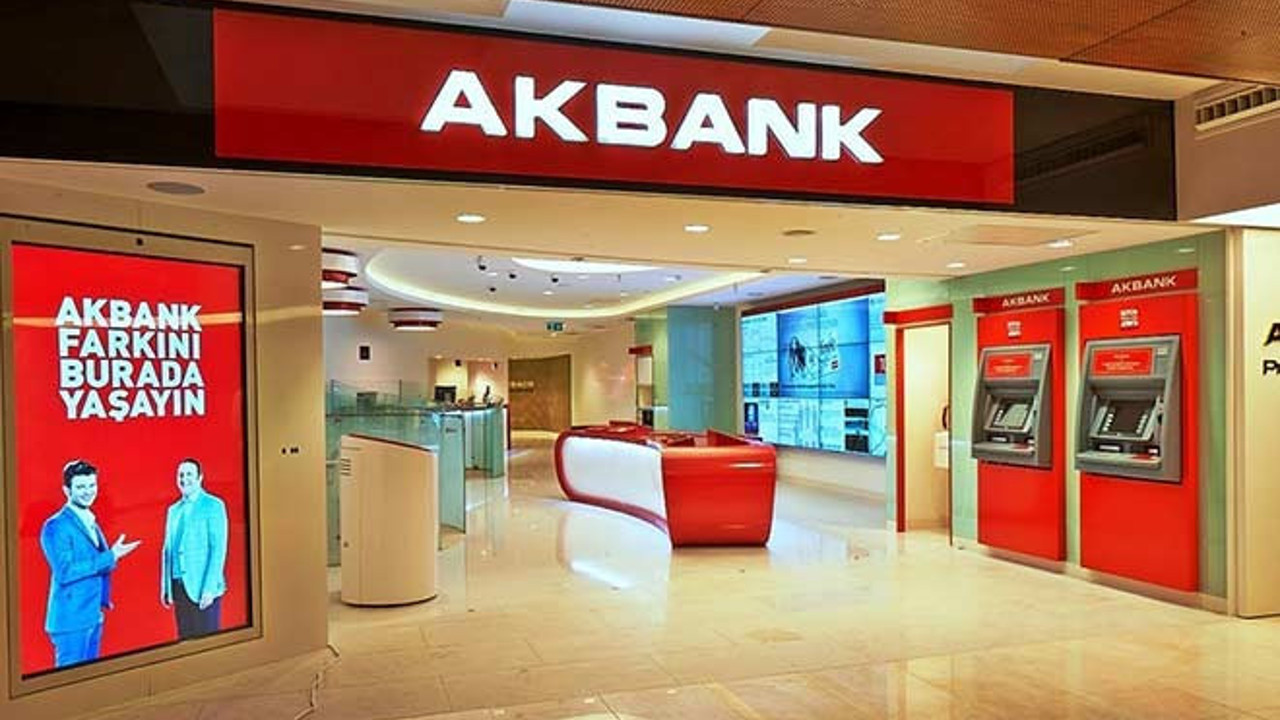 Akbank'ta tüm kanallar yeniden hizmete açıldı
