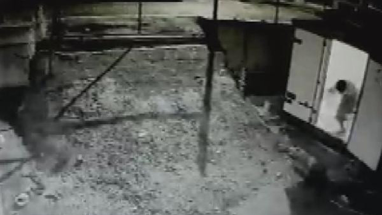 Arnavutköy'de 3 genç alev topuna döndü