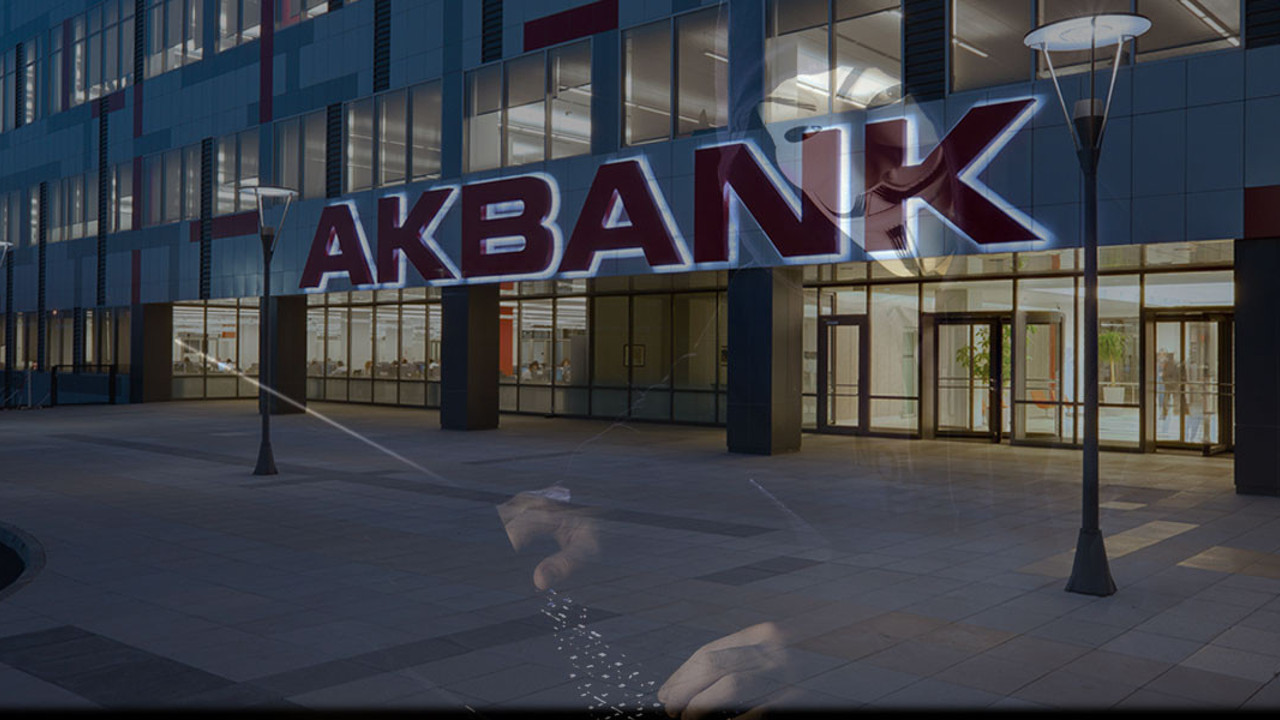 Hacker grubu Anonymous’tan Akbank açıklaması. Sistemi onlar mı hackledi