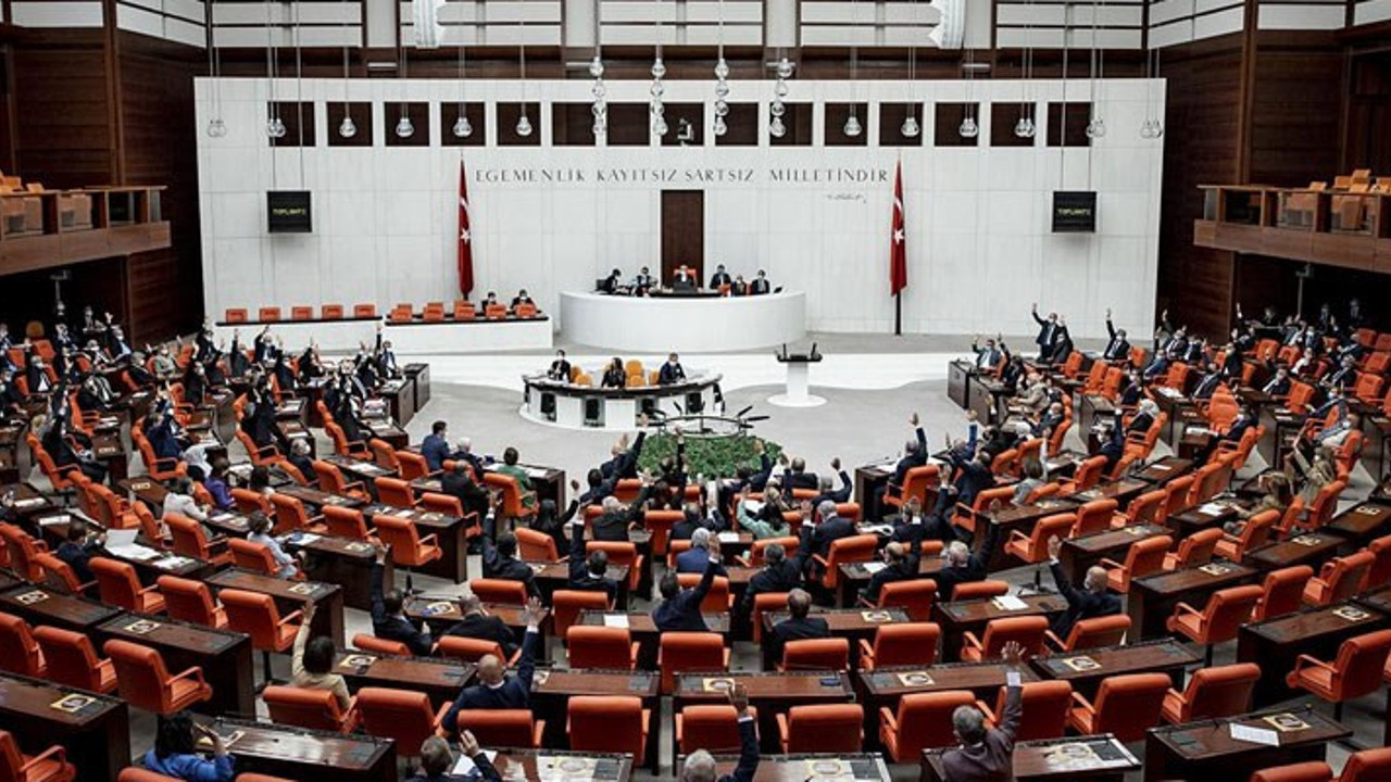 AKP, yeni torba yasa teklifini Meclis'e sundu