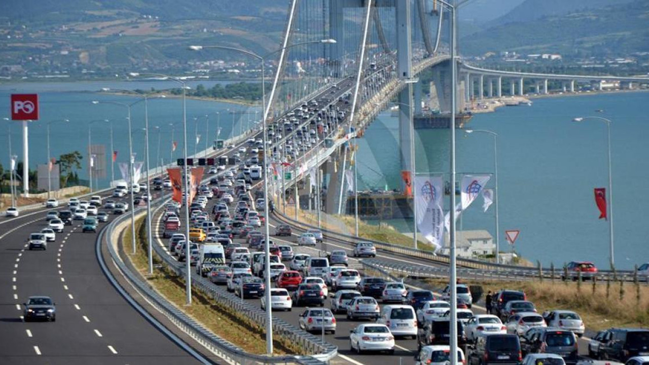 Bu da bayram tarifesi. Demirel ile Özal'ın yaptıkları bedava, AKP döneminde yapılanlar paralı!