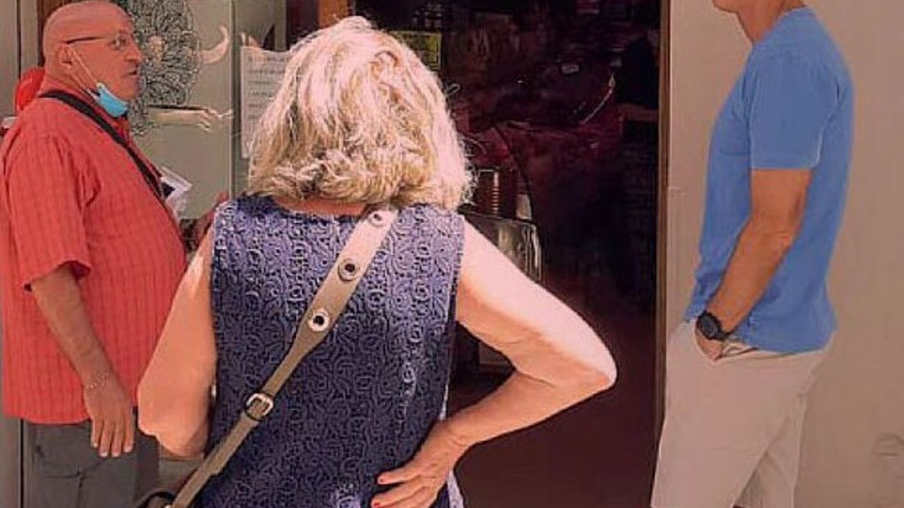 Avrupa şampiyonu olan Roberto Mancini şarküteri sırasında