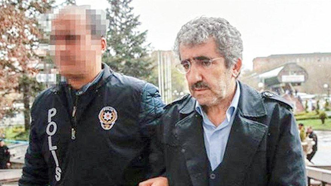 Üniversitede görevli lojmanda kalıyor maaş da alıyor