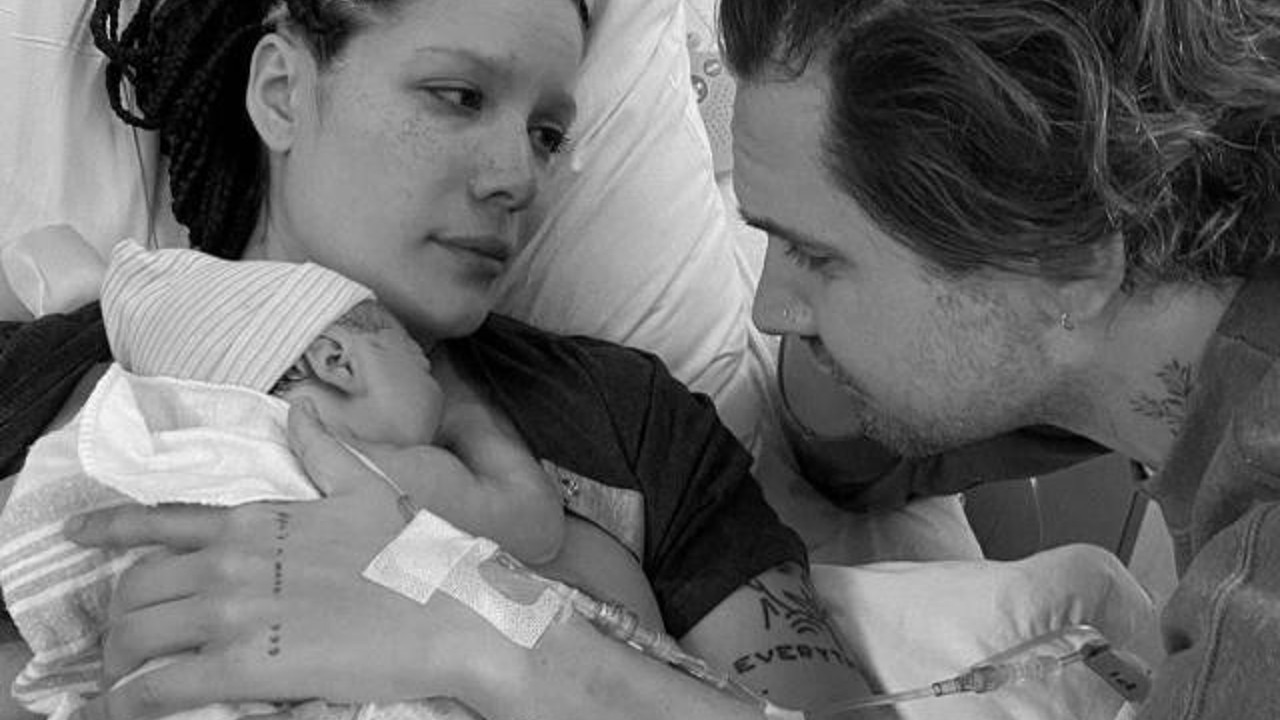 ABD'li şarkıcı anne oldu. Bebeğine Türk ismi koydu