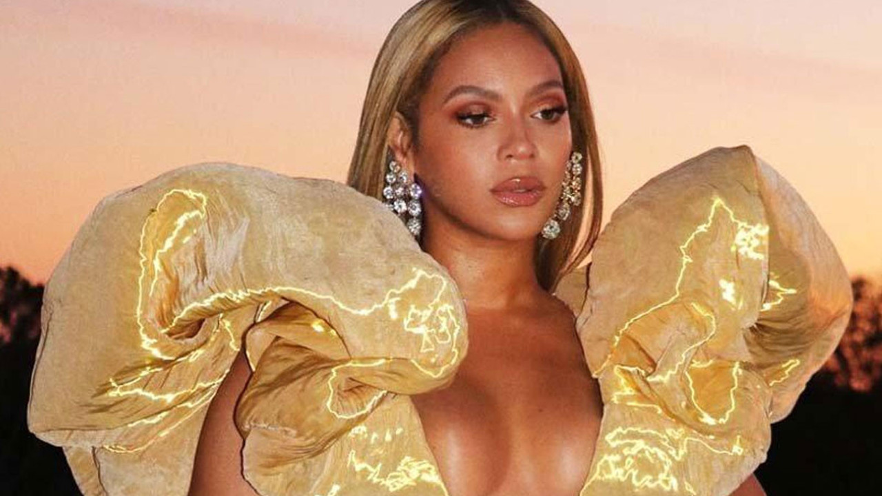 Beyonce’nin yeni koleksiyonu için kocası Jay-Z poz verdi