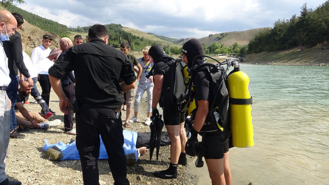 Çocuklarını kurtarmak için suya giren baba boğularak can verdi