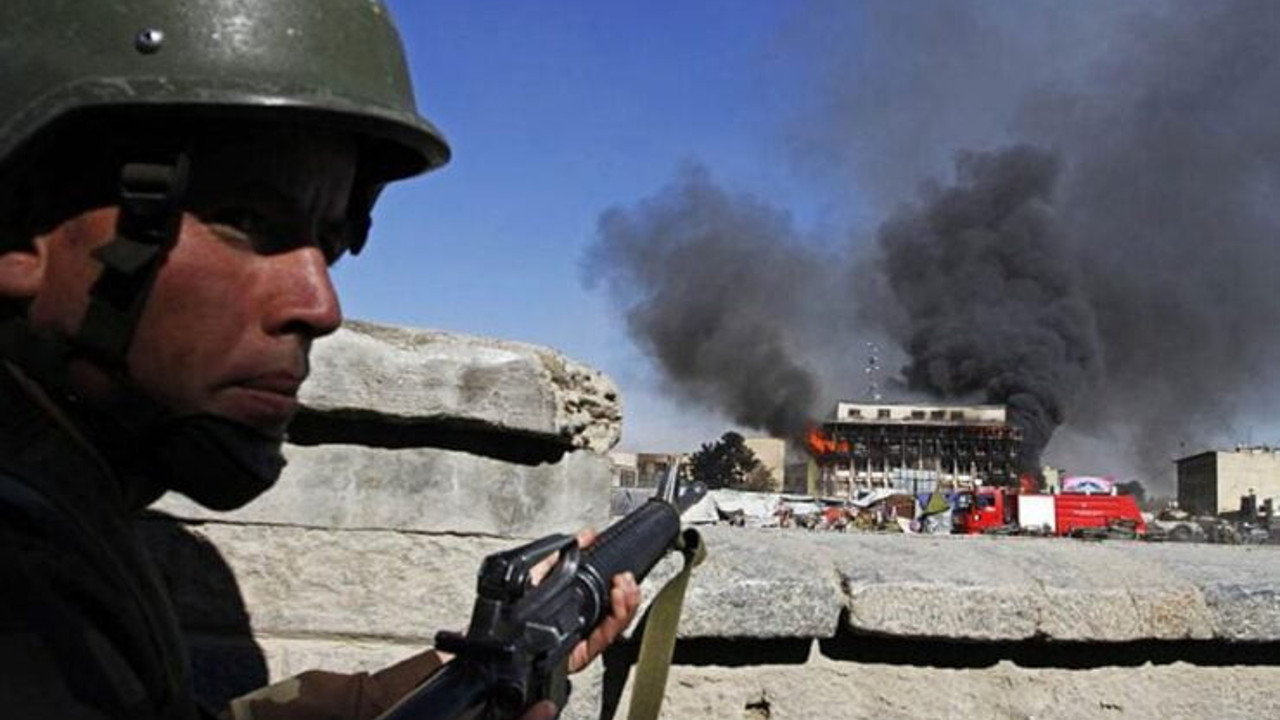 Yoğun saldırı altındaki ülkede sokağa çıkma yasağı ilan edildi