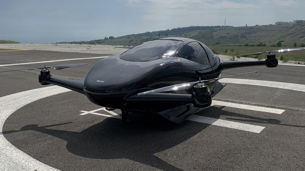 Uçan araba AirCar 2025'te İstanbul semalarında