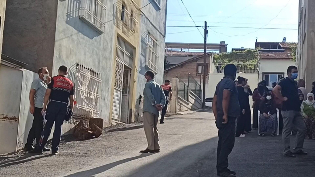 Telefonu açmayan eşini bıçaklayarak öldürdü