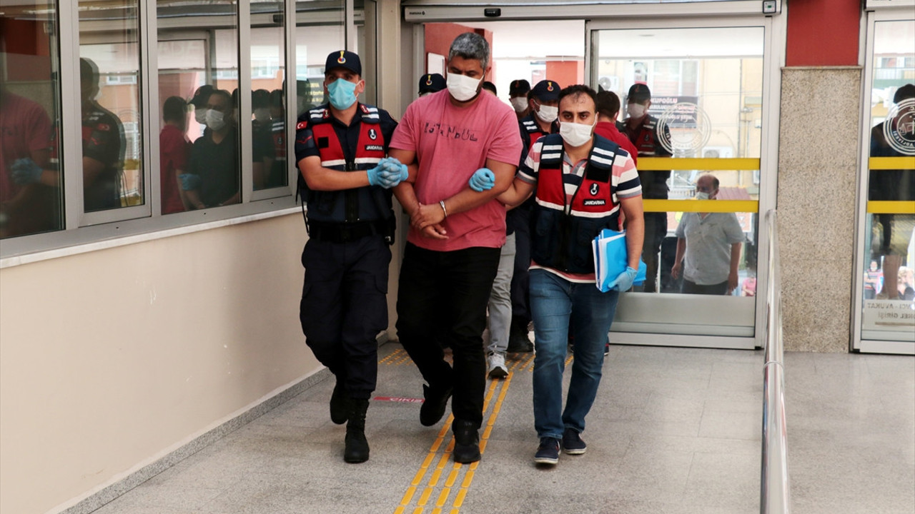 Yurt dışına kaçmaya çalışan 4 FETÖ şüphelisi yakalandı