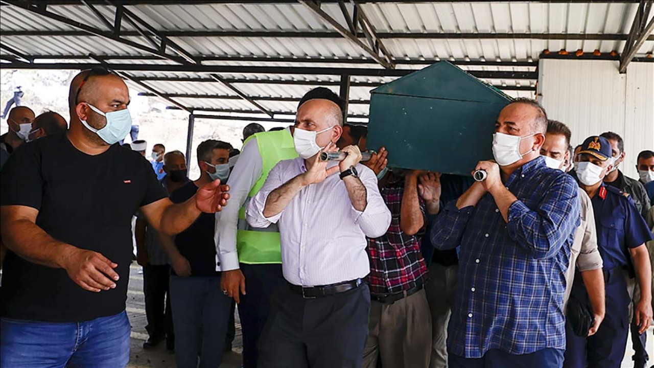 Yangında hayatını kaybeden çifte son veda