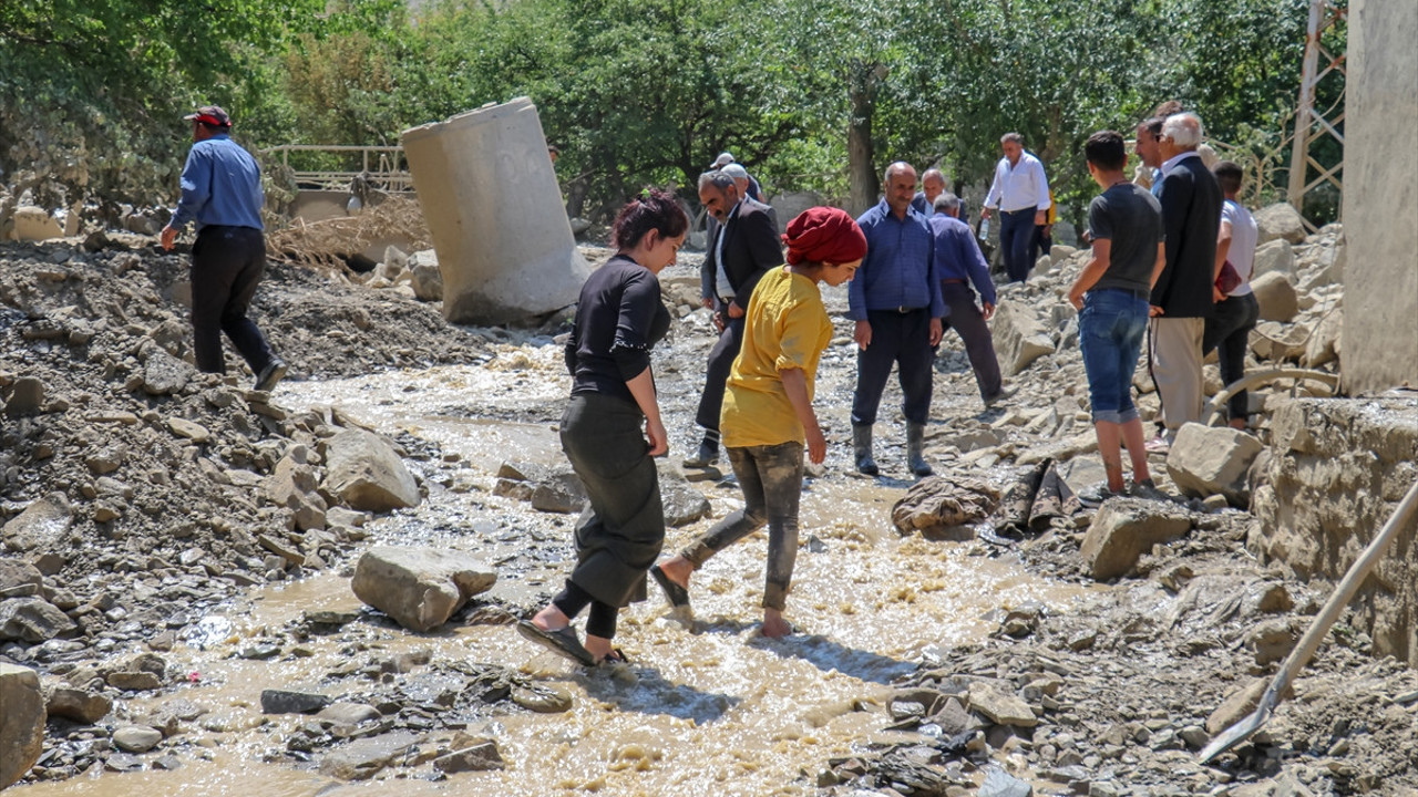 Van’da selden etkilenenlere sağlık taraması yapılıyor