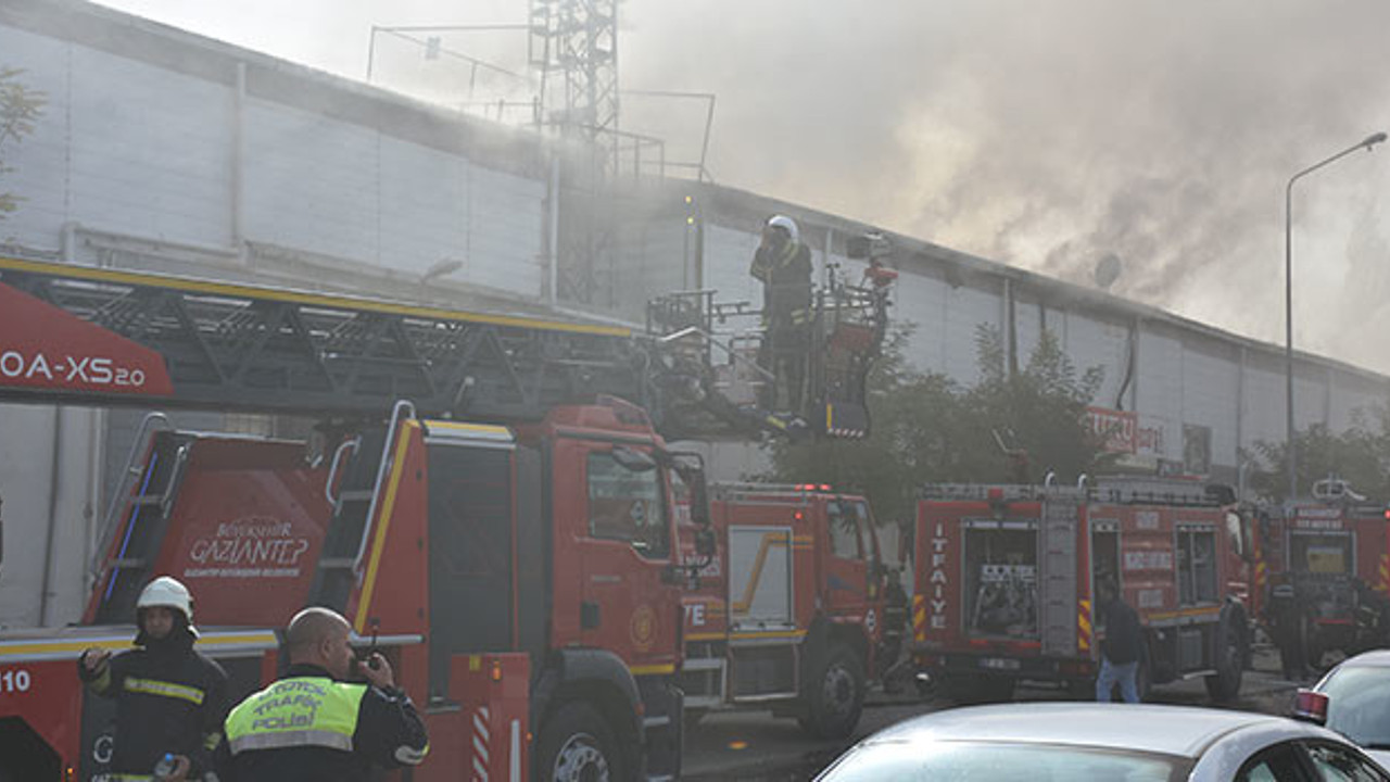 Gaziantep'te panel fabrikasında yangın