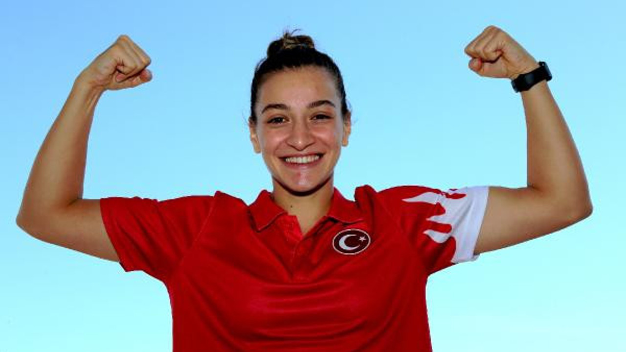 Milli boksör Buse Naz Çakıroğlu finale yükseldi