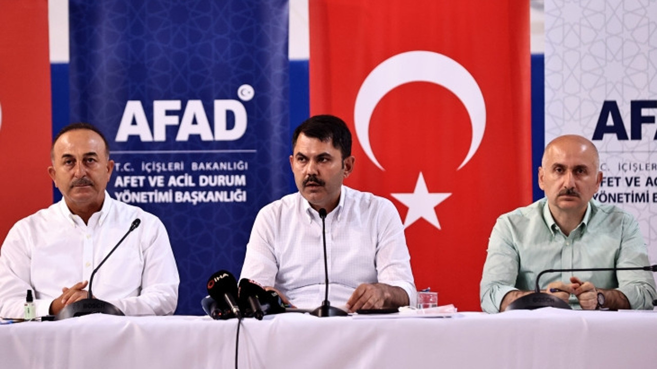 Üç bakandan yangın açıklaması