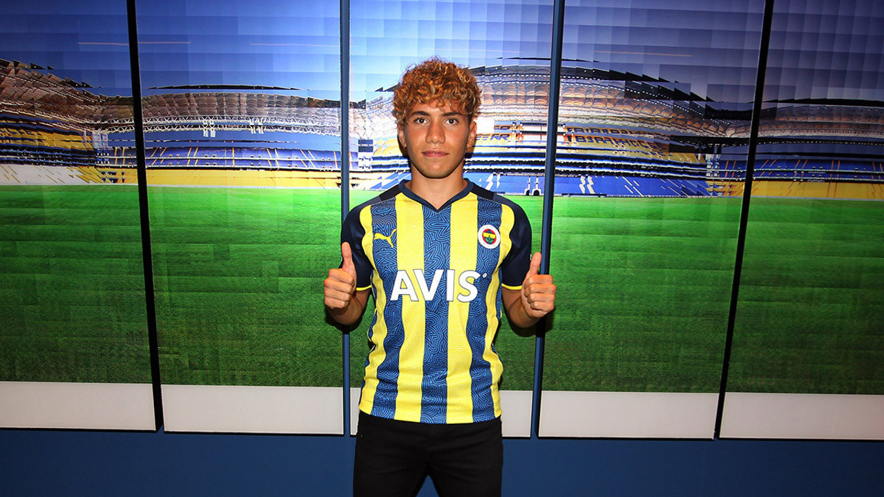 Fenerbahçe 19 yaşındaki sol beki kadrosuna kattı