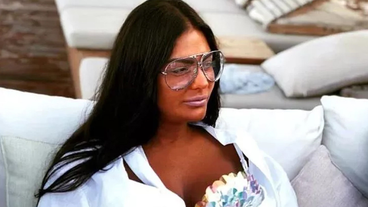 Süreyya Yalçın'a tepki üstüne tepki. Her şey bir fotoğrafla başlamıştı