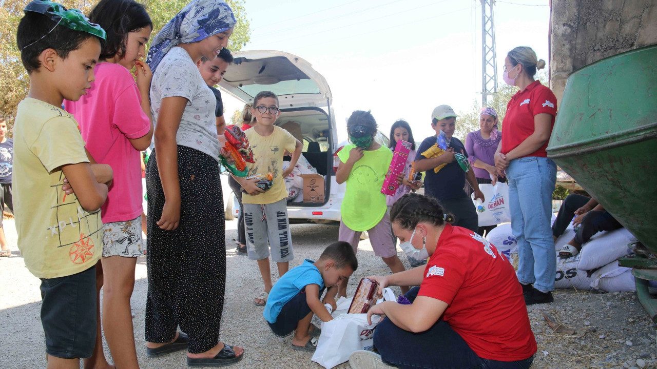Adana Büyükşehir Derman ekipleri afetzede halkın yanında