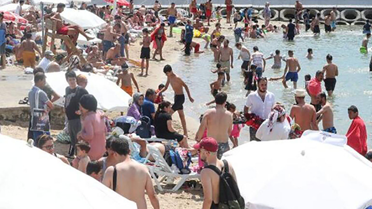 Caddebostan Plajı'na akın ettiler